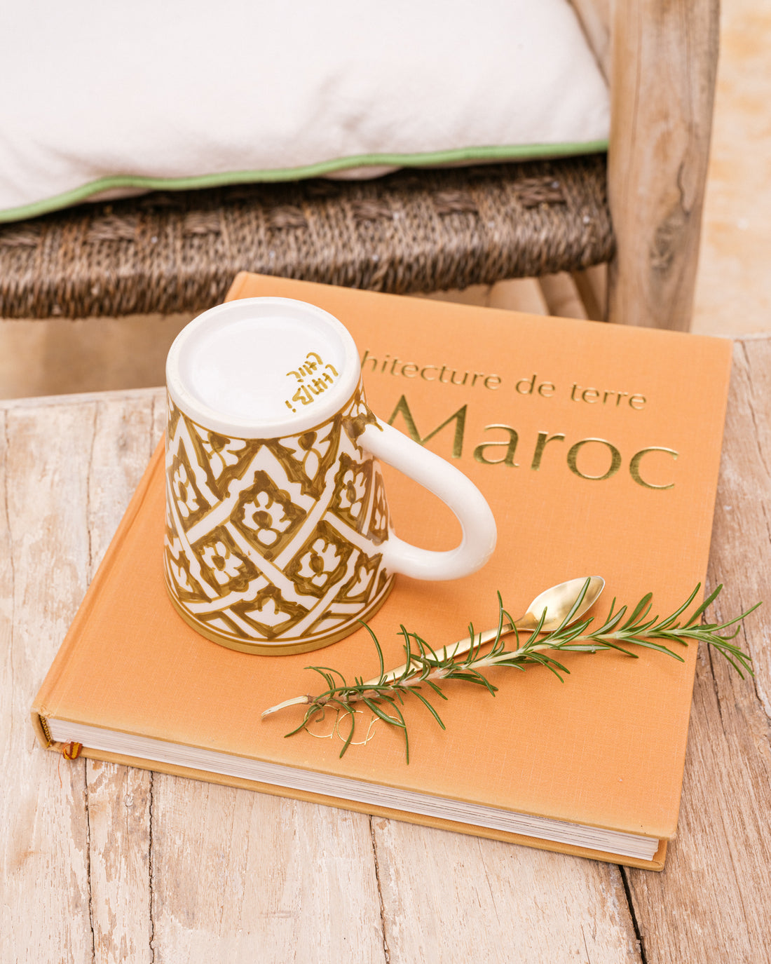 Large Mug – Ceramic Mug in Kaki & Paille, Generous Size with Gold Accents