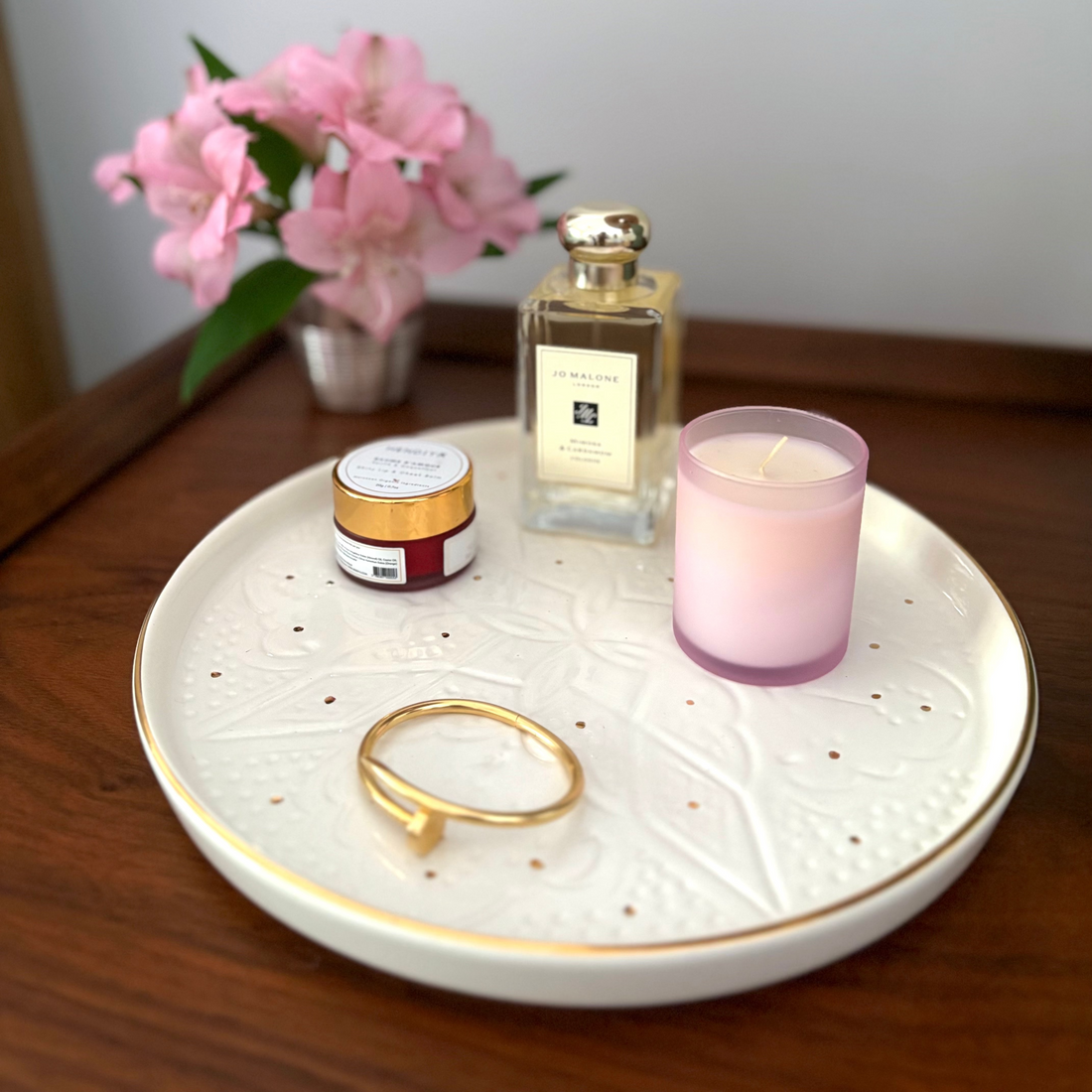 Medium Round Ceramic Tray – White with Gold Detailing