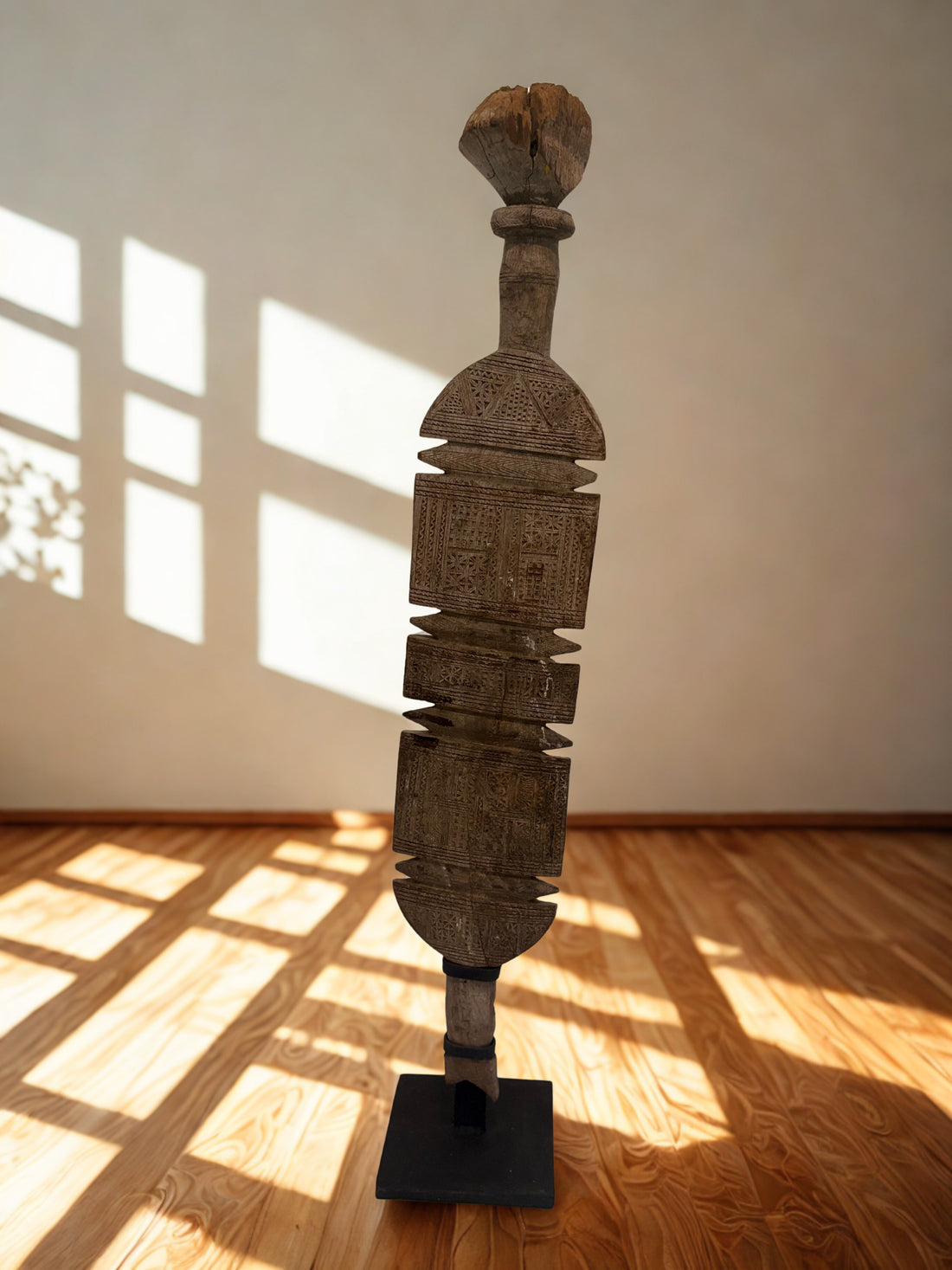 Tuareg Tribal Post – Vintage Hand-Carved Saharan Artifact